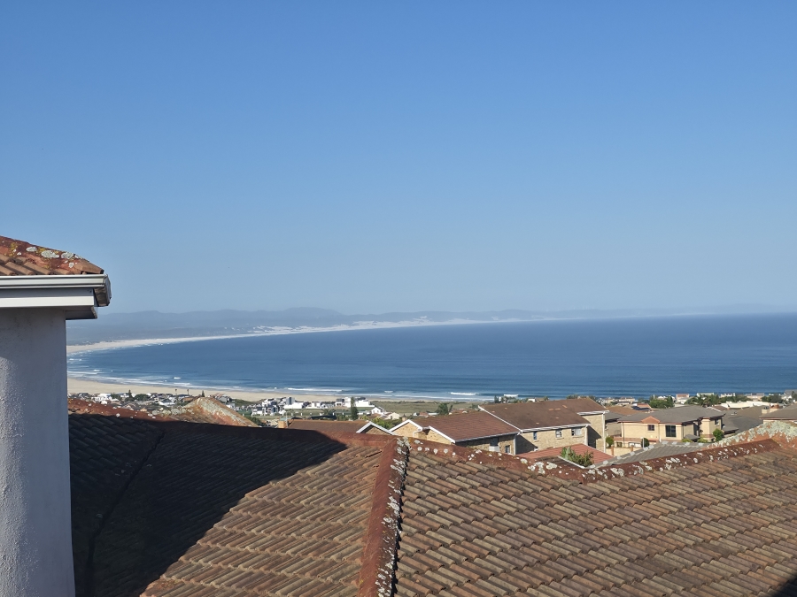 5 Bedroom Property for Sale in Wavecrest Eastern Cape